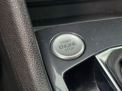 Used 2024 Volkswagen Tiguan SE image 30