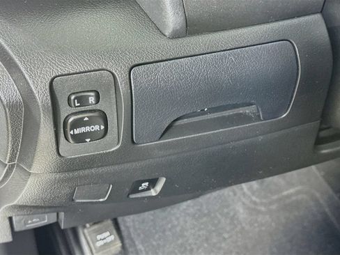 Used 2010 Toyota Camry SE FWD image 10