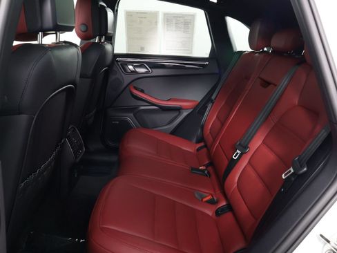 Certified 2026 Porsche Macan Turbo AWD/4WD image 33