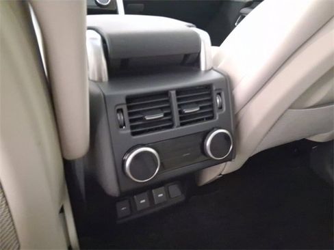 Used 2024 Land Rover Discovery S image 19
