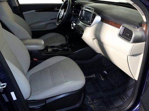 Used 2018 Kia Sorento LX image 32