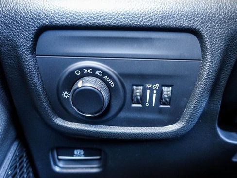 New 2025 Jeep Grand Cherokee Altitude image 16