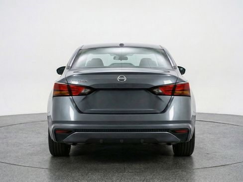 Used 2025 Nissan Altima 2.5 SV FWD image 7