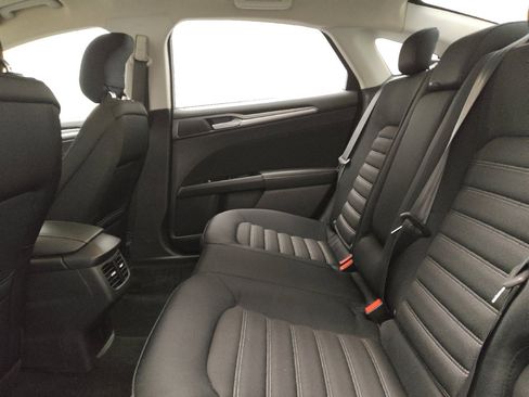 Used 2015 Ford Fusion SE image 18