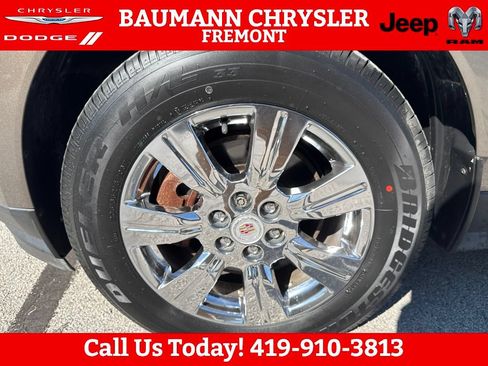Used 2015 Cadillac SRX Luxury w/ Driver Awareness Package FWD image 38