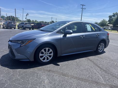 Used 2024 Toyota Corolla LE FWD image 2
