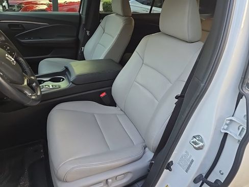 Used 2024 Honda Passport EX-L image 9