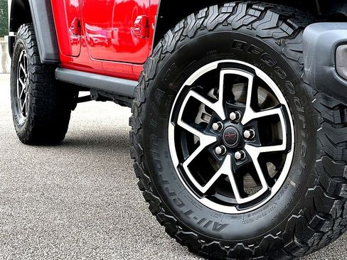 Used 2025 Jeep Wrangler Unlimited Rubicon AWD/4WD image 2