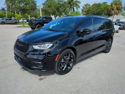 New 2026 Chrysler Pacifica Select FWD image 9