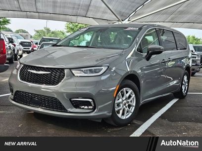 Used 2023 Chrysler Pacifica Touring-L