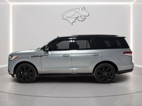 Used 2023 Lincoln Navigator Black Label AWD/4WD image 2
