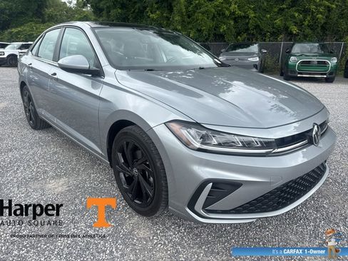 Used 2025 Volkswagen Jetta SE w/ Sunroof Package FWD image 7