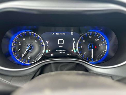 Used 2026 Chrysler Pacifica Limited image 12