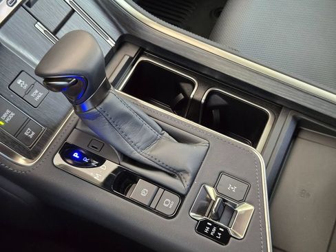 Used 2025 Lexus GX 550 w/ Accessory Package (2T) AWD/4WD image 19