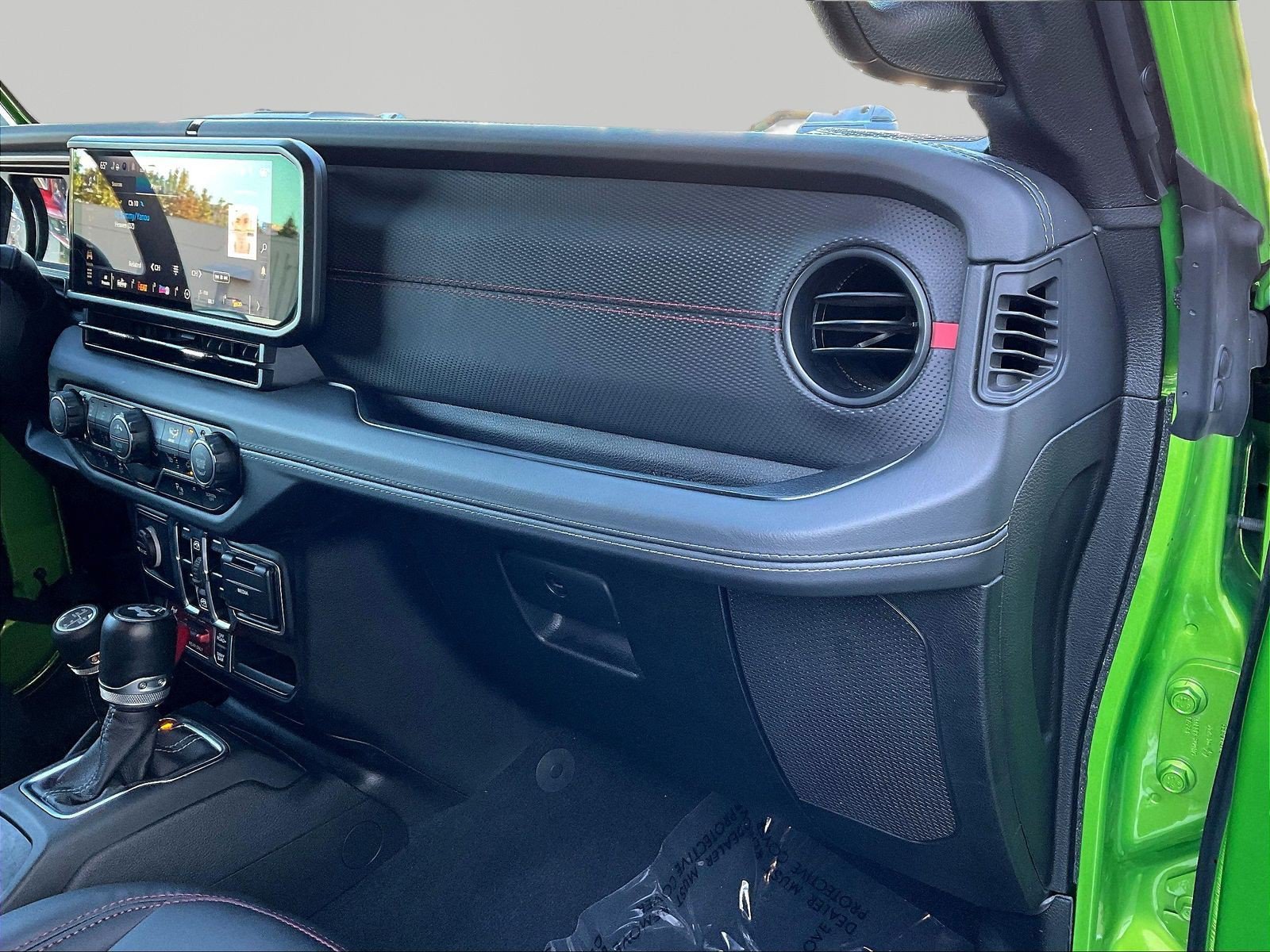 Used 2025 Jeep Wrangler Unlimited Rubicon AWD/4WD image 26