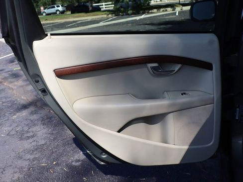 Used 2009 Volvo XC70 T6 image 24