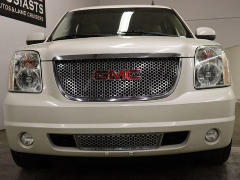 Used 2011 GMC Yukon Denali AWD/4WD image 5