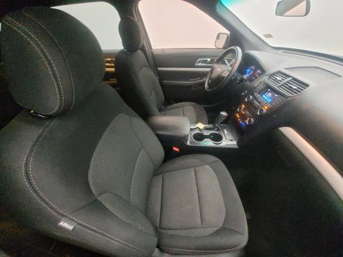 Used 2017 Ford Explorer XLT image 21
