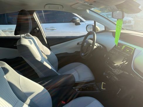 Used 2021 Toyota Prius Prime LE FWD image 3