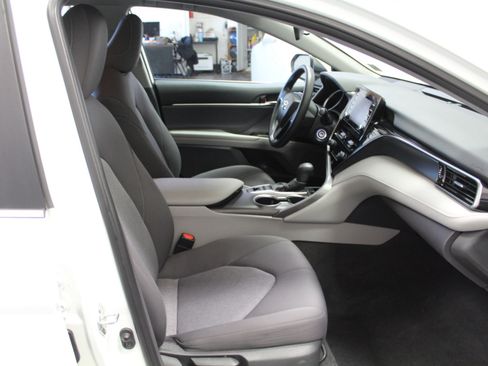Used 2022 Toyota Camry LE image 21