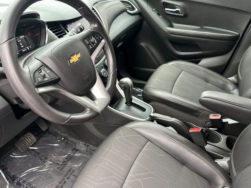 Used 2022 Chevrolet Trax LT w/ LT Convenience Package image 10