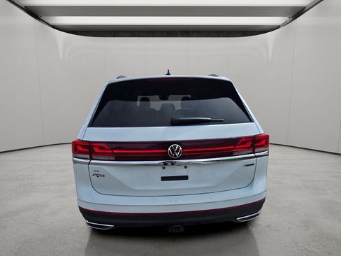 Used 2025 Volkswagen Atlas SE image 4