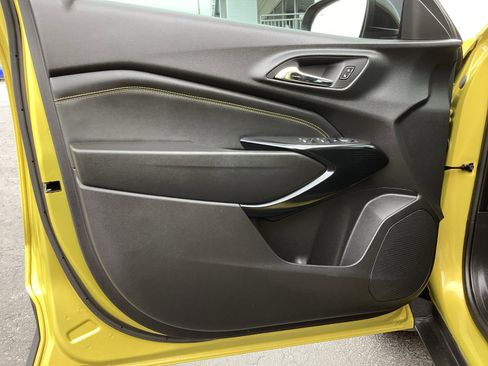 Used 2024 Chevrolet Trax ACTIV w/ Sunroof Package image 32