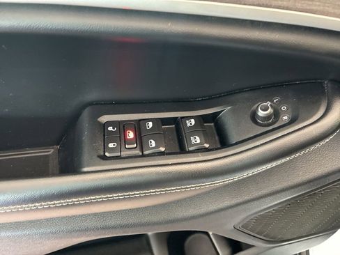 Used 2024 Jeep Grand Cherokee L Limited AWD/4WD image 9