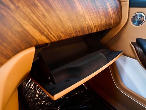 Used 2025 Rolls-Royce Cullinan image 92