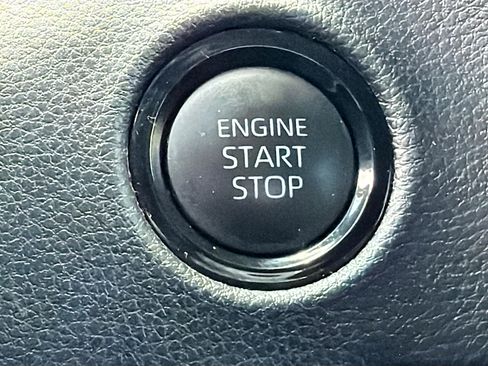Used 2025 Toyota Tundra SR5 w/ SR5 Convenience Package RWD image 33