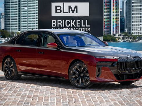 Used 2023 BMW 760i xDrive AWD/4WD image 1