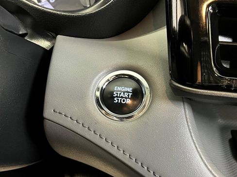 Used 2023 Toyota Highlander XLE image 39