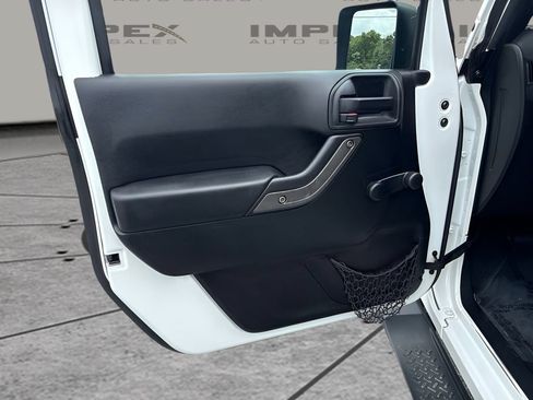 Used 2015 Jeep Wrangler Sport w/ Quick Order Package 24S AWD/4WD image 13