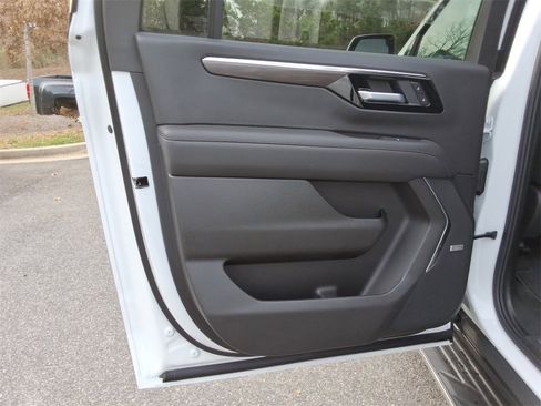 New 2026 Chevrolet Suburban LT image 18