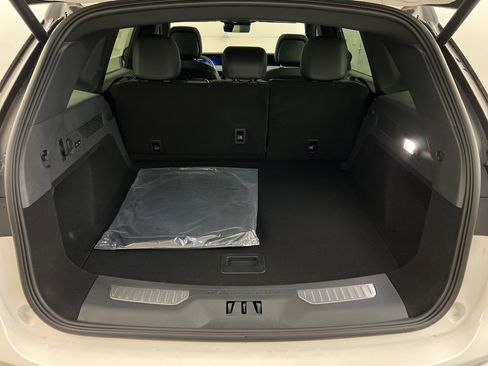 Used 2025 Lincoln Nautilus Premier w/ Equipment Group 102A image 36