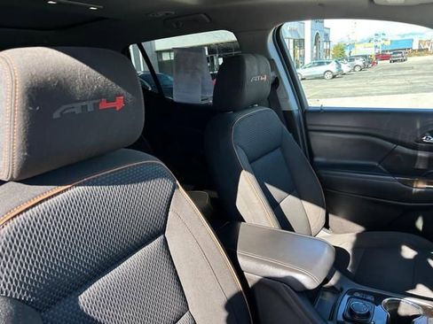 Used 2023 GMC Acadia AT4 image 32