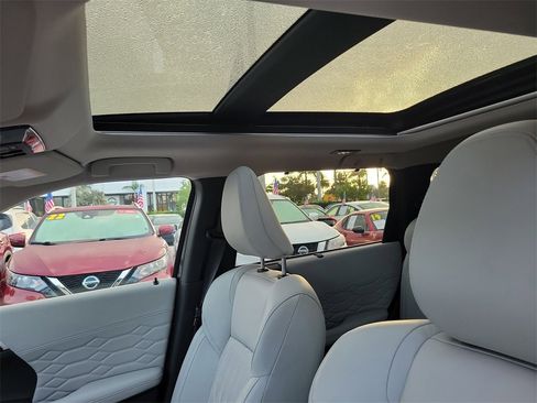 Used 2025 Mitsubishi Outlander SEL image 15