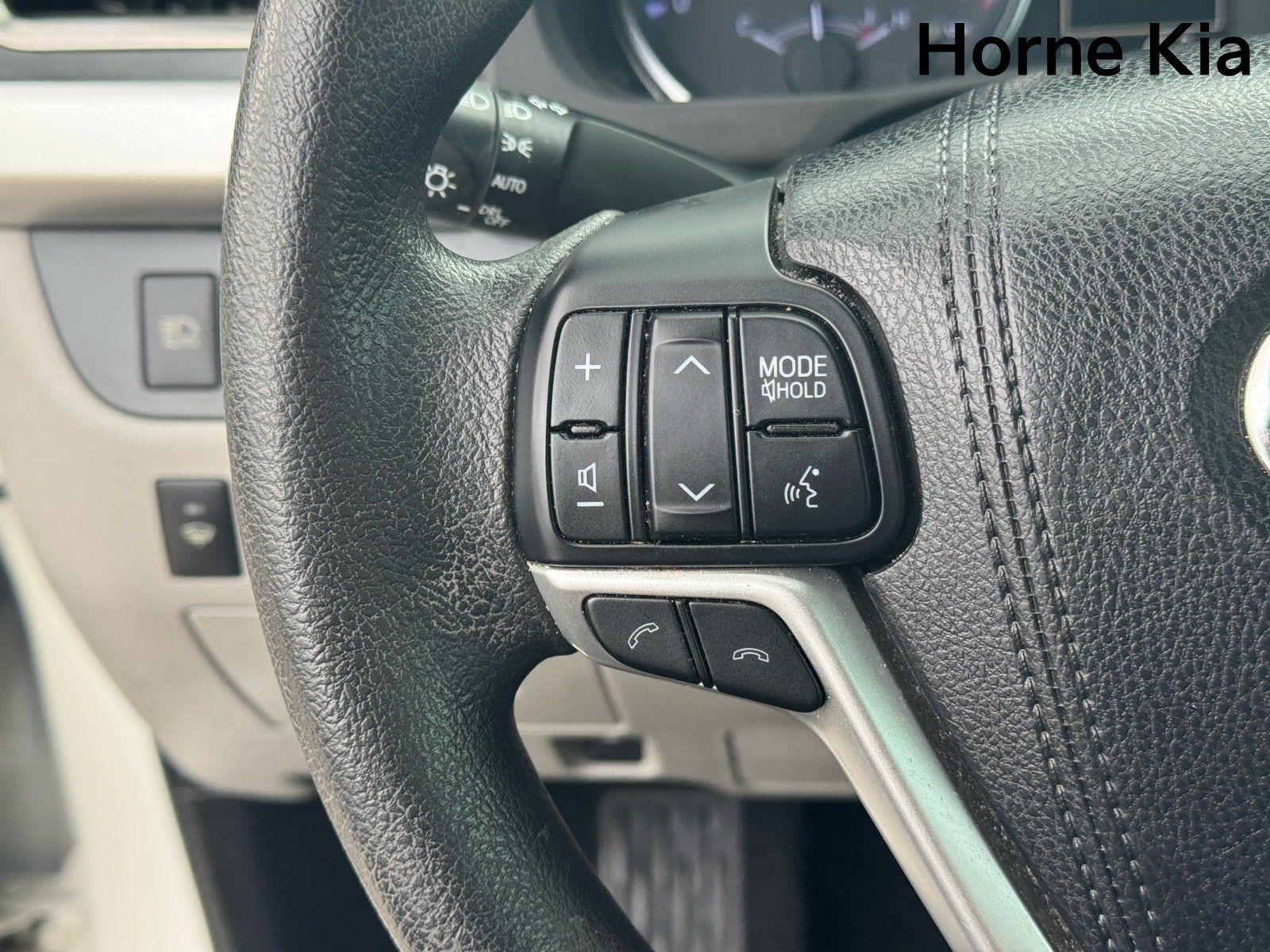 Used 2018 Toyota Highlander LE FWD image 19