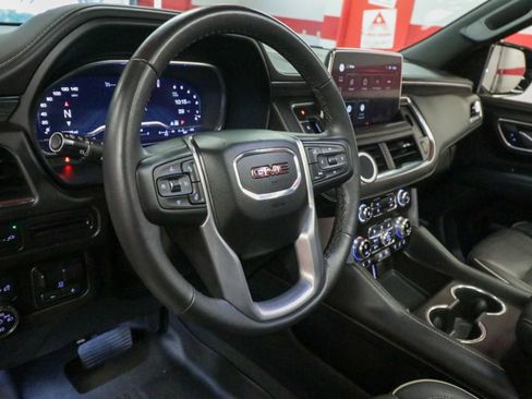 Used 2022 GMC Yukon SLT w/ SLT Premium Package image 12