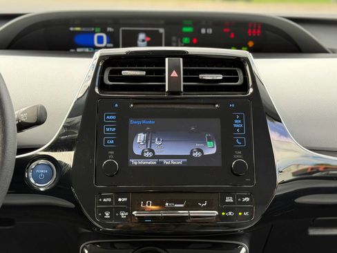 Used 2019 Toyota Prius LE FWD image 17