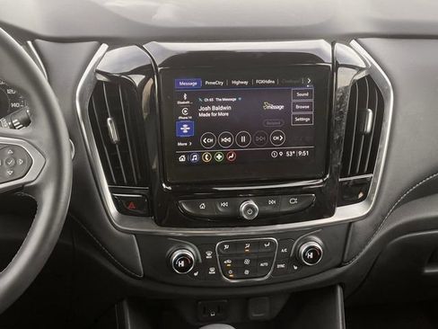 Used 2023 Chevrolet Traverse LT image 17