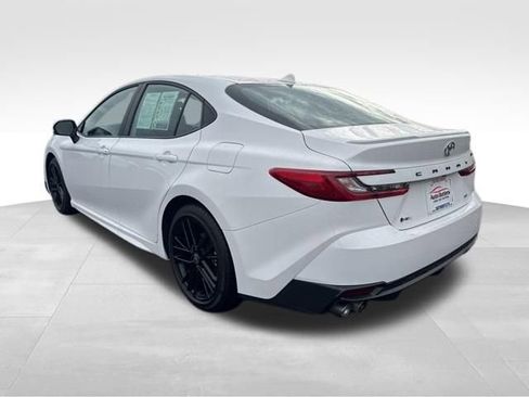 Used 2025 Toyota Camry SE image 6