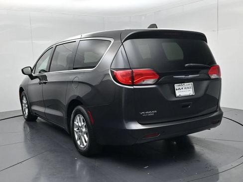 Used 2023 Chrysler Voyager LX FWD image 6