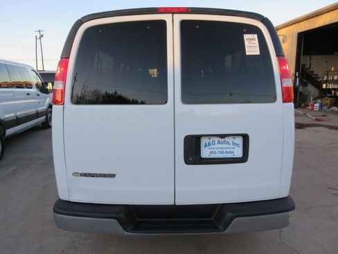 Used 2017 Chevrolet Express 3500 LT w/ LT Preferred Equipment Group RWD image 5