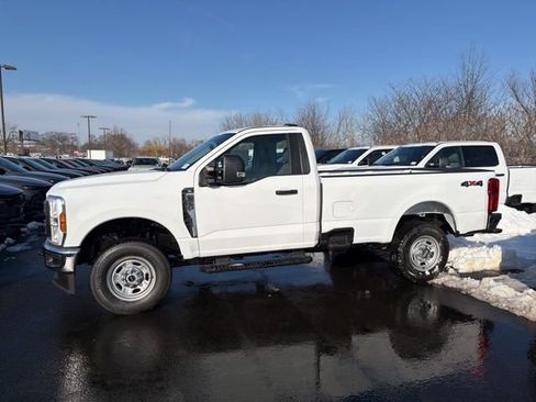 New 2026 Ford F250 XL w/ XL Chrome Package image 4