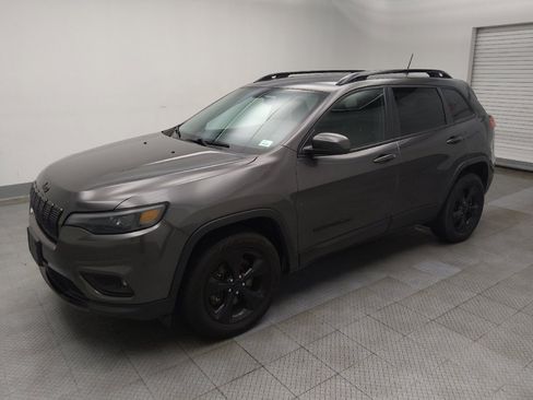 Used 2019 Jeep Cherokee Latitude Plus AWD/4WD image 2