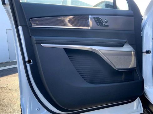 New 2026 Cadillac Vistiq Sport image 11