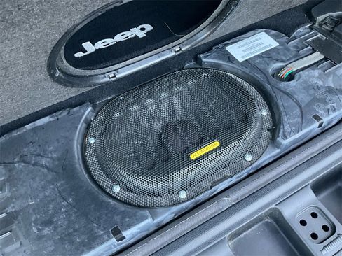 Used 2015 Jeep Wrangler Unlimited Sahara w/ Dual Top Group image 30