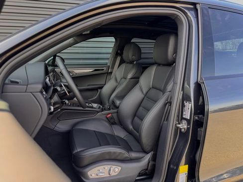 New 2026 Porsche Macan image 5