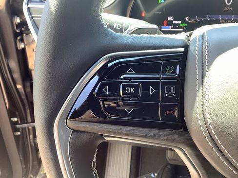 New 2023 Jeep Grand Cherokee Overland w/ Luxury Tech Group IV image 13